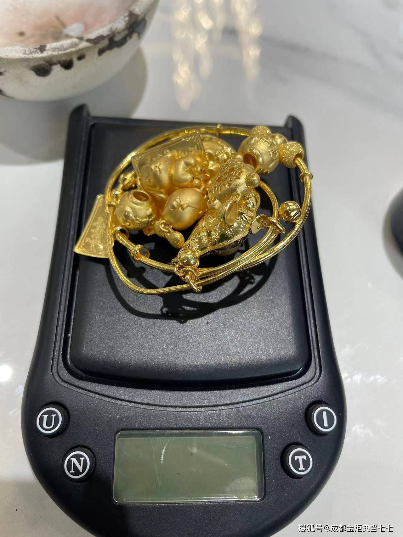 义乌最新24小时上门回收金价方法分析(最方便真实的义乌24小时上门回收黄金方法)